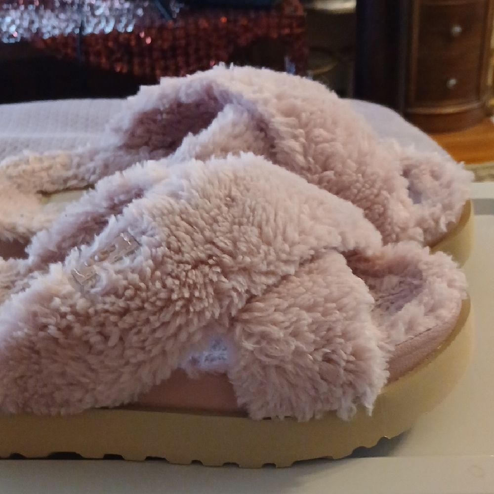 Fluffy Pink Slippers - Picture 4 of 6